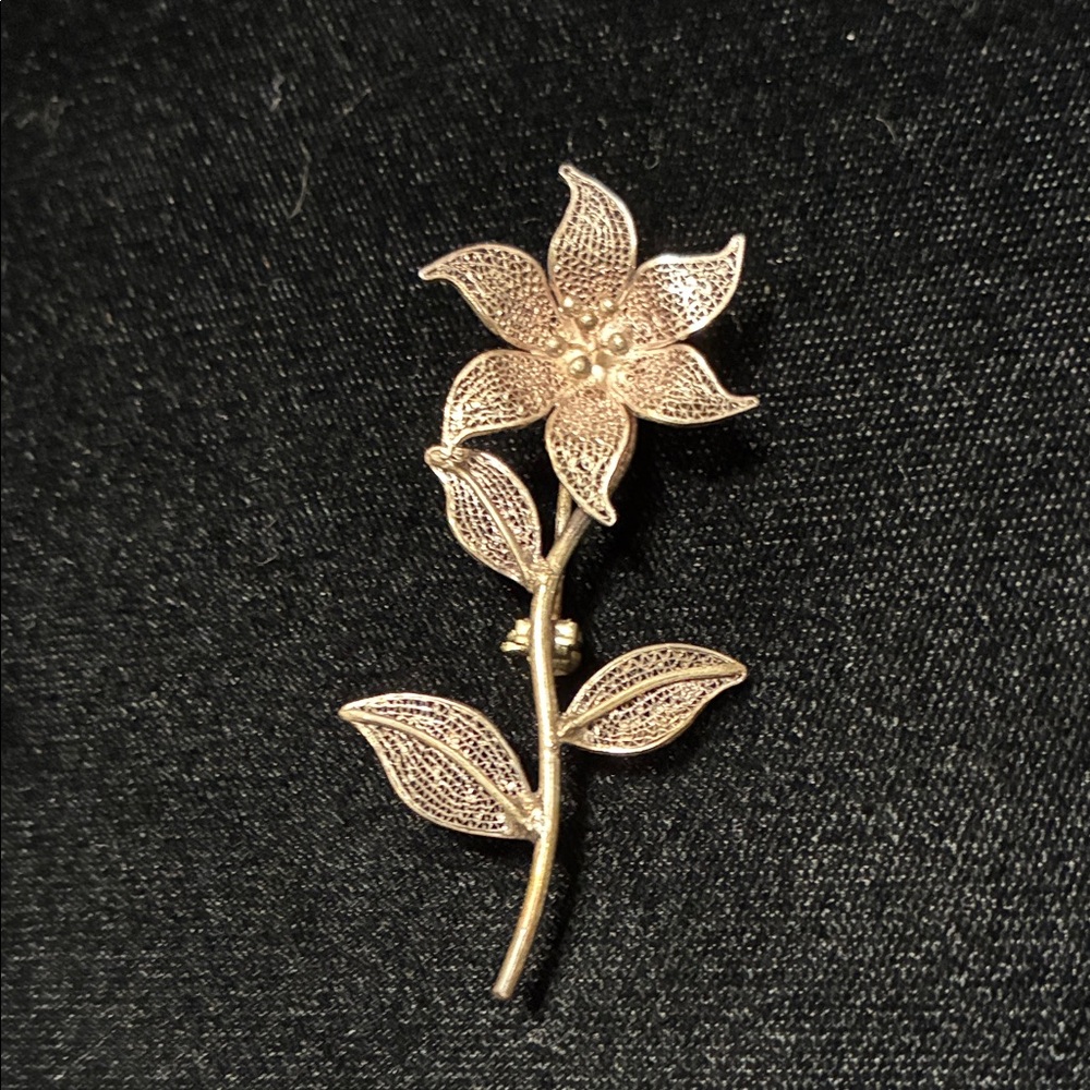 Vintage Filigree Flower Stem Brooch in silver color tone